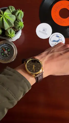 De esos relojes que llaman la atención sin esfuerzo 👀 Casio MTP-V001GL-1BU – $43 Clásico, elegante y con mucho estilo. ¿Lo usarías? #casio #relojescasio #relojes #watchtok #watchtiktok       