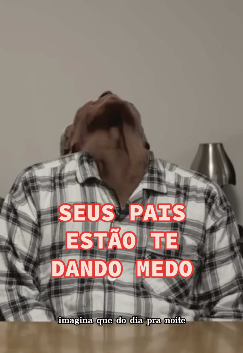 um curta de terror bem minimalista, mas que funciona bem como uma metáfora para a tragédia a longo prazo de ser um hikikomori! o nome desse curta de terror é difícil de digitar (está em japonês) mas você encontra ele fácil no canal chamado IN-FACTO #TikTokMeFezAssistir #terror #curtadeterror #resumodefilmes #historiasbizarras  
