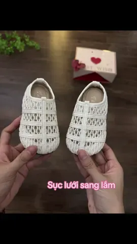 Sục lưới rất thích hợp đi mùa hè cho các con nha #sucluoichobegai #ducthoitrangchobe #depsucchobe #xuhuongtiktok #tiemgiaymeli 