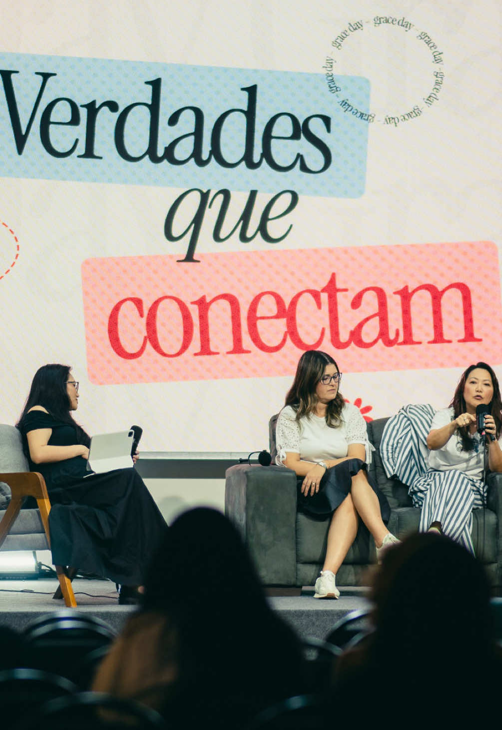 🌸 GRACE PODCAST | Verdades que Conectam | Episódio 06 | Encerramento da série “Cansei de Esperar” Esperar nem sempre é fácil. Às vezes dói, às vezes confunde, às vezes nos faz questionar até mesmo a Deus. O que fazer quando aquilo que sonhamos parece não acontecer? Como permanecer com fé quando o tempo passa e o coração se cansa? No episódio de encerramento da série “Cansei de Esperar”, Raquel Bio e Carol Suguihara recebem Tati Borges e Ale Nishimura para uma conversa profunda e cheia de verdade sobre processos, frustrações, luto de expectativas e o cuidado de Deus mesmo quando tudo parece fora do tempo. Uma conversa sobre confiar, recomeçar, lidar com sentimentos difíceis e descobrir que Deus continua sendo bom e fiel em todas as fases. 🌷 👭 Um podcast feito por mulheres, para mulheres, mas que todo mundo precisa ouvir. 🔗 Assista ao episódio completo no YouTube do Relevans Talks!