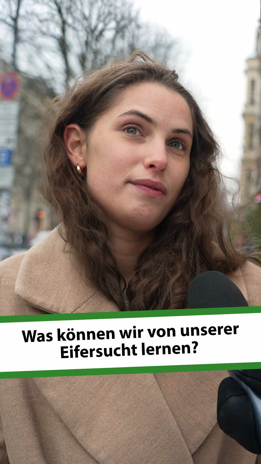 Eifersucht muss nicht immer negativ sein - manchmal kann sie uns auch etwas beibringen. Im Video seht ihr, was die Leute auf Berlins Straßen darüber denken.  Die ganze Episode findest du auf unserem YouTube-Kanal (SEG 651).  #eifersucht #eifersüchtig #easygerman #germanlearning