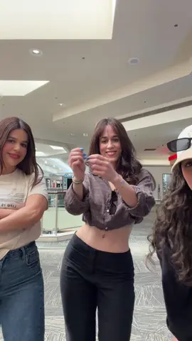 Bailesito con con mis hermanitas @Mireya de la Torre y @Ale.Delatorre 🫶🏻✨♥️