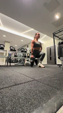 Lower body workout  3 series x 15 reps  Let me know if you try x  #workout #gym #jowita #latina #lowerbody 