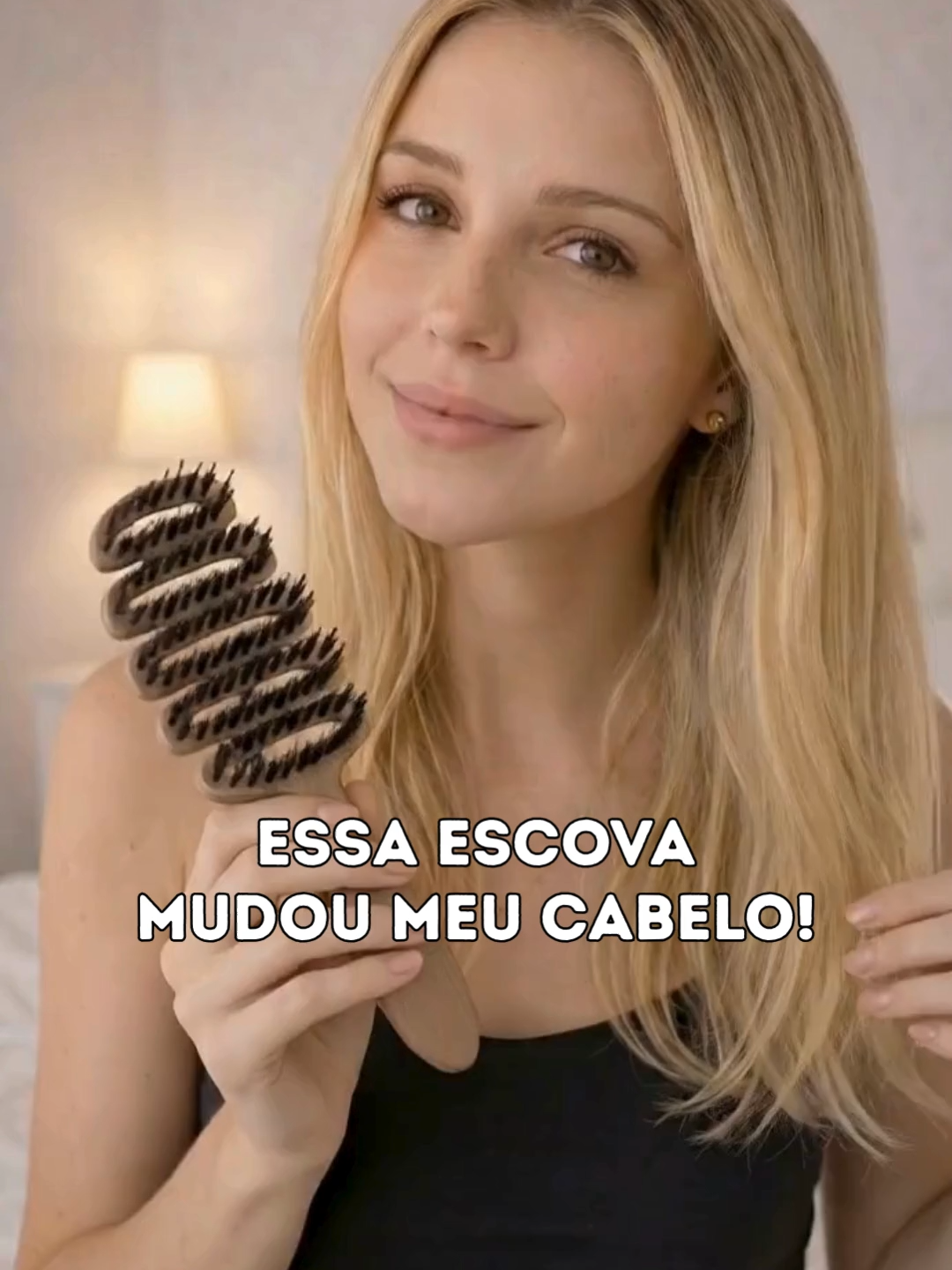 Vocês não param de me perguntar dessa escova… então aqui vai 👀 Ela desembaraça sem puxar, não quebra o cabelo e ainda ajuda a controlar a oleosidade ao longo do dia 😮‍🔥 Sério… é aquele tipo de produto simples que muda completamente a rotina e deixa o cabelo com aparência de bem cuidado SEM esforço  Depois que comecei a usar, nunca mais voltei pras escovas comuns. Se você quer praticidade + cabelo bonito de verdade… vale MUITO testar 🛒 #cuidadoscomocabelo #cabelosaudavel #dicasdecabelo #rotinacapilar #cabeloliso #cabelonatural #cabeloperfeito #desembaracante #escovadecabelo #produtosvirais #tiktokshopbrasil #achadinhos #belezaacessivel #itgirlstyle #dicasfemininas