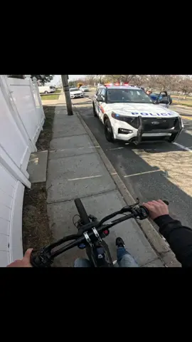 Cop tryna raise my cortisol✌️✌️😭😭😭😭Go viral please 🥹✌️  #talariax3mx  #police#longisland#surron#ebikes