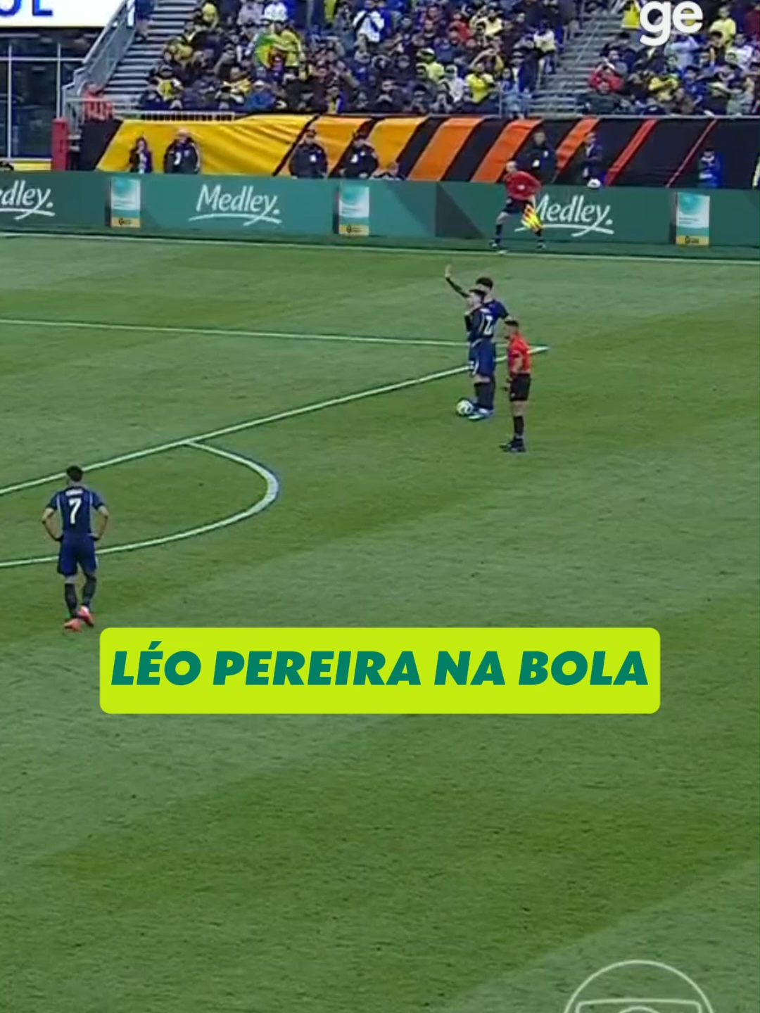 Léo Pereira na bola em cobrança de falta. #futebol #seleocaobrasileira #frança #amistoso #tiktokesportes