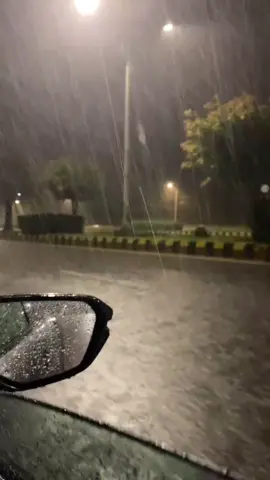 Late night heavy rain in Dubai #foryoupage #viralvideo #dubai🇦🇪 #beautifulweather😍🌧💫