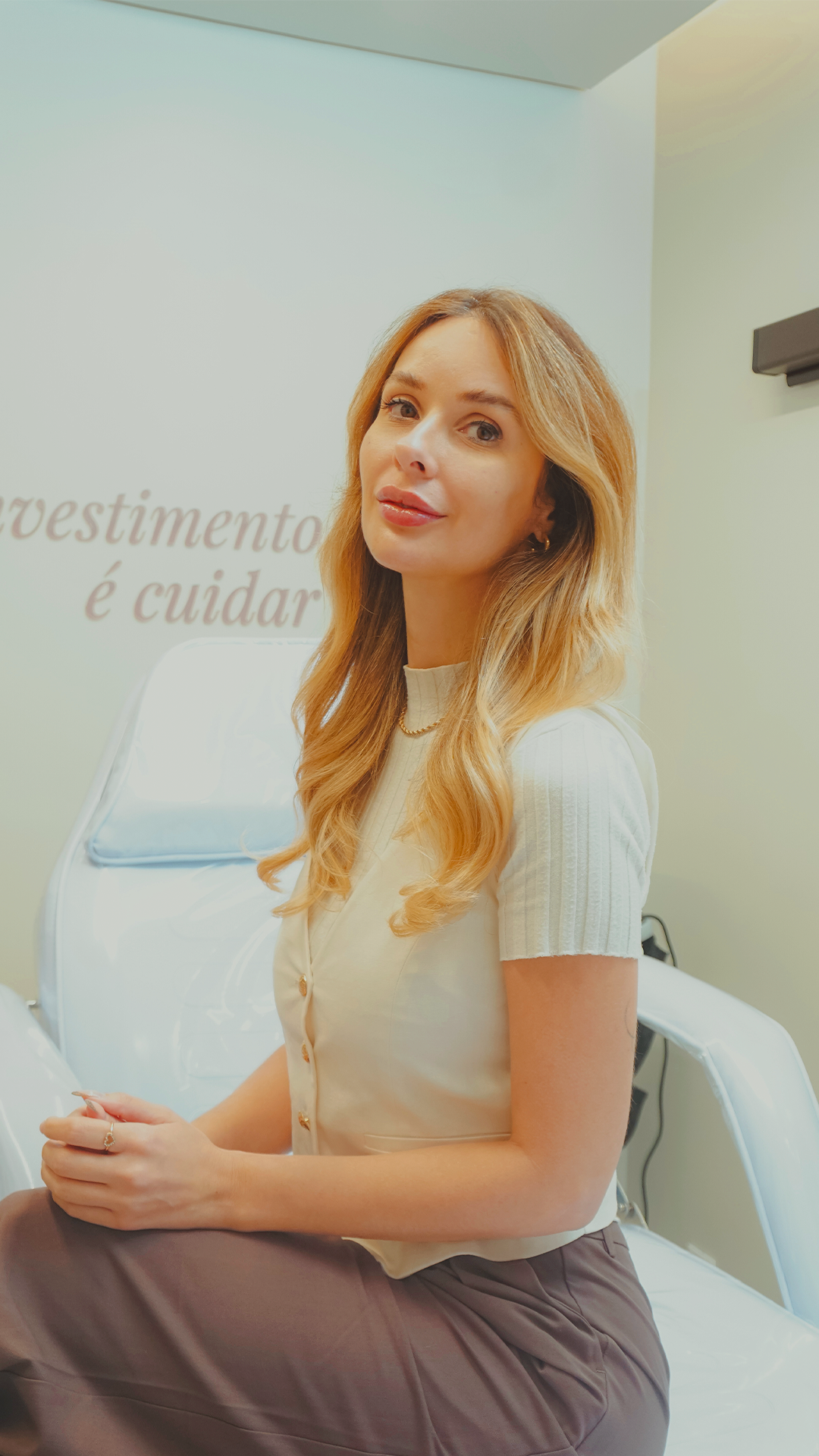 Por aqui, harmonização não é sobre mudar…É sobre equilibrar, valorizar e manter a sua essência com naturalidade e técnica. O resultado? Leve, elegante e do jeito que você sempre sonhou . Agora conta pra gente: qual ponto do seu rosto você valorizaria? 👇Envie um direct, agende sua avaliação gratuita e descubra o protocolo ideal para você. #Botoclinic #HarmonizacaoFacial #Restylane #BelezaNatural #EsteticaAvancada