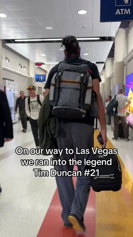 Crazy Hispanic Spurs Fan sees a former Spur  #Spurs #timduncan #21 