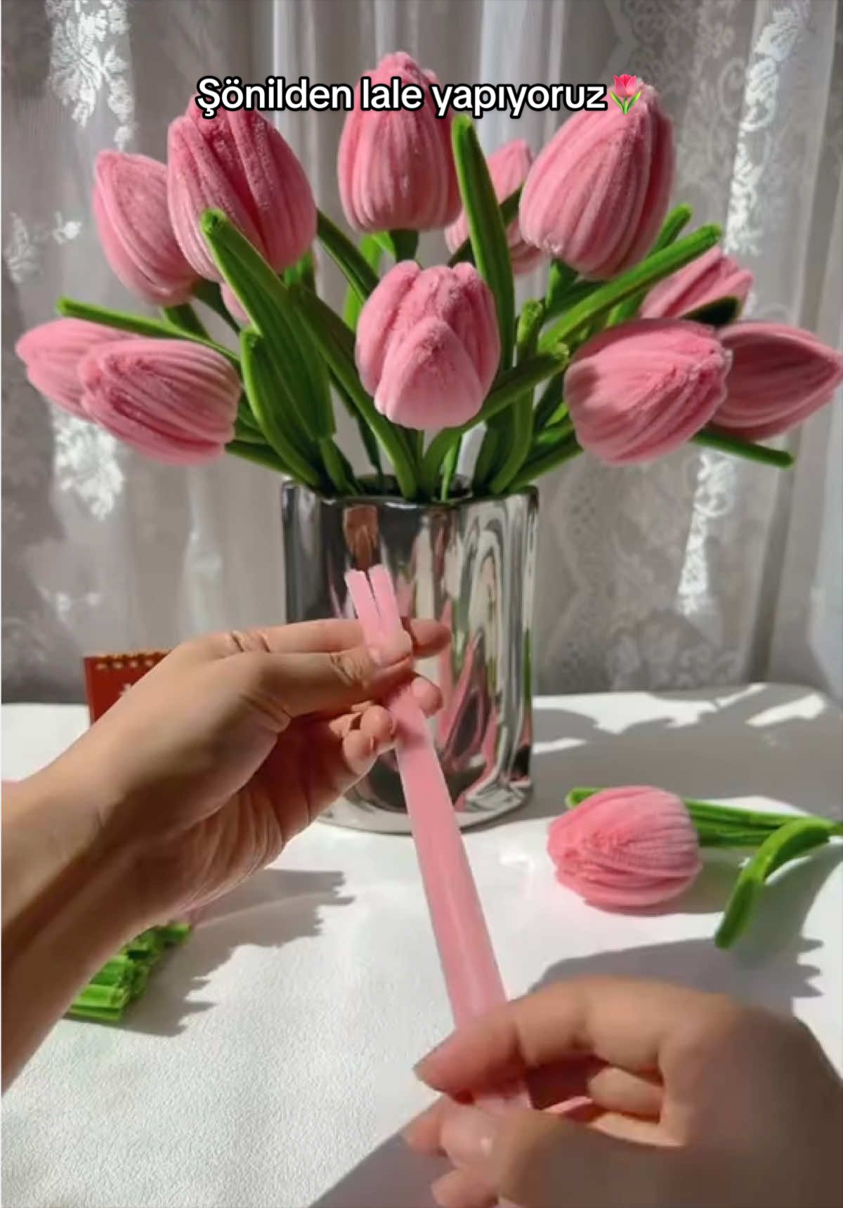 Şönilden lale yapımı 🌷. . . . #handmade #elemeği #şönil #şönilçiçek #flowerchallenge 