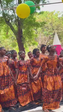 Réponse à @♥️❤️❤️ Partie 2 : Une journée avec les orphelins grâce à Barouni Gamby.Des sourires, du partage et beaucoup d’amour🫶🏾Aujourd’hui, ces enfants ont vécu un moment rempli de joie et de bonheur 🙏🏾Qu’Allah récompense cette belle générosité 🤲🏾 #orphelin #solidarité #don #generosity #FoodLover  Restez connectés… le meilleur reste à venir