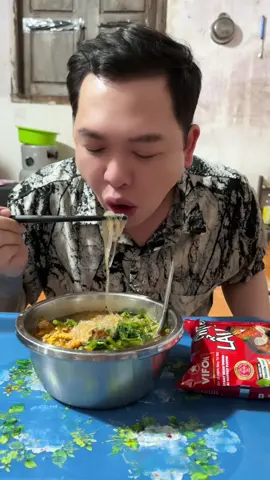 Mua 10 gói ăn riết còn có 1 gói mới quay clip kk