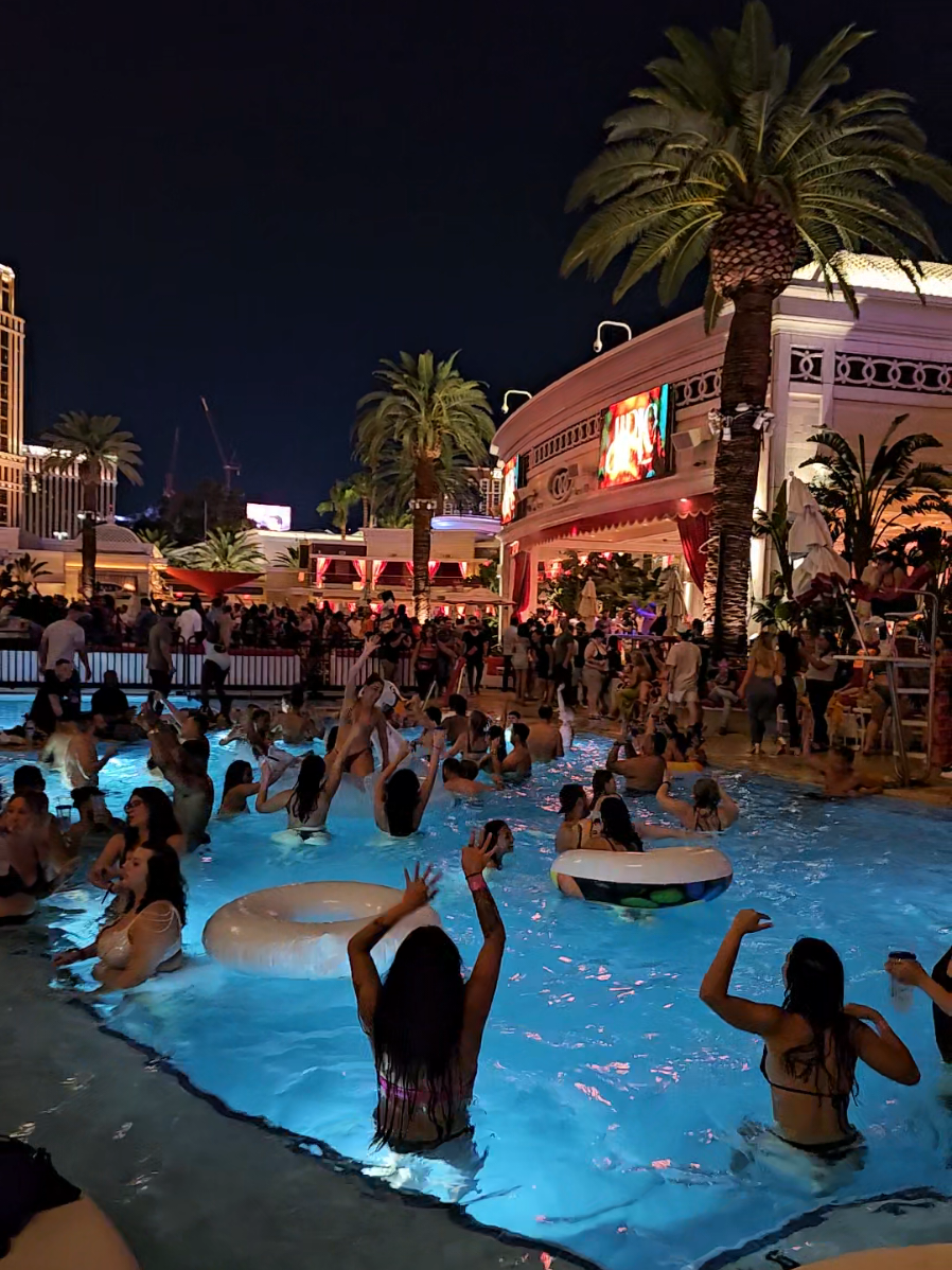 NIGHT SWIM 🏊‍♂️ VEGAS