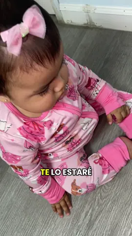 Pijamas de bebé en tela de bambú, suaves, frescas y súper cómodas para uso diario. Su diseño elástico permite que se adapten mejor al crecimiento del bebé, ayudando a que duren más tiempo. Cuentan con cierre completo para cambios rápidos, mangas suaves que no irritan la piel y acabados pensados para mayor comodidad. Ideales tanto para dormir como para estar en casa, con estampados lindos y prácticos.#pijamas #bebe #babyfashion #ropadebebes #tiktokshop 