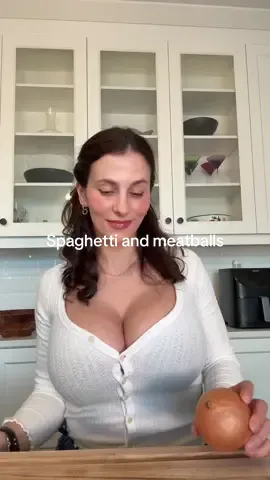 Mmmm spaghetti and meatballs is probably one of my favorite meals 😛