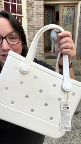 New favorite bag for summer!! Click the cart for more colors!!  #summeraccessories #totebag #summerbag #eastergifts #teachergift