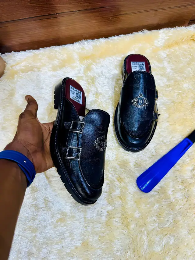 Available in Size 41-46 Sizes above 45 attracts additional charges Payment validates order!! Delivery takes 5-7 working days Nationwide Delivery #handmade #footwear #fypage #onlineshop #shoefactory bespokeslides deevado deevadofootwears