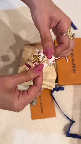 Louis Vuitton bracelet 💗🤍 #designer #luxury #louisvuitton #unboxingvideo #fyp 