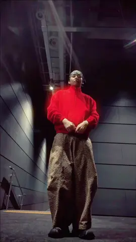 Taehyung abrió TikTok… y el internet simplemente hizo lo suyo 🫠✨ V (Kim Taehyung) ni siquiera había subido su primer video y ya tenía millones de seguidores. Porque sí, hay niveles… y luego está él. 🎥TikTok @kimtaehyung #revistatu #bts #v #taehyung #kimtaehyung 