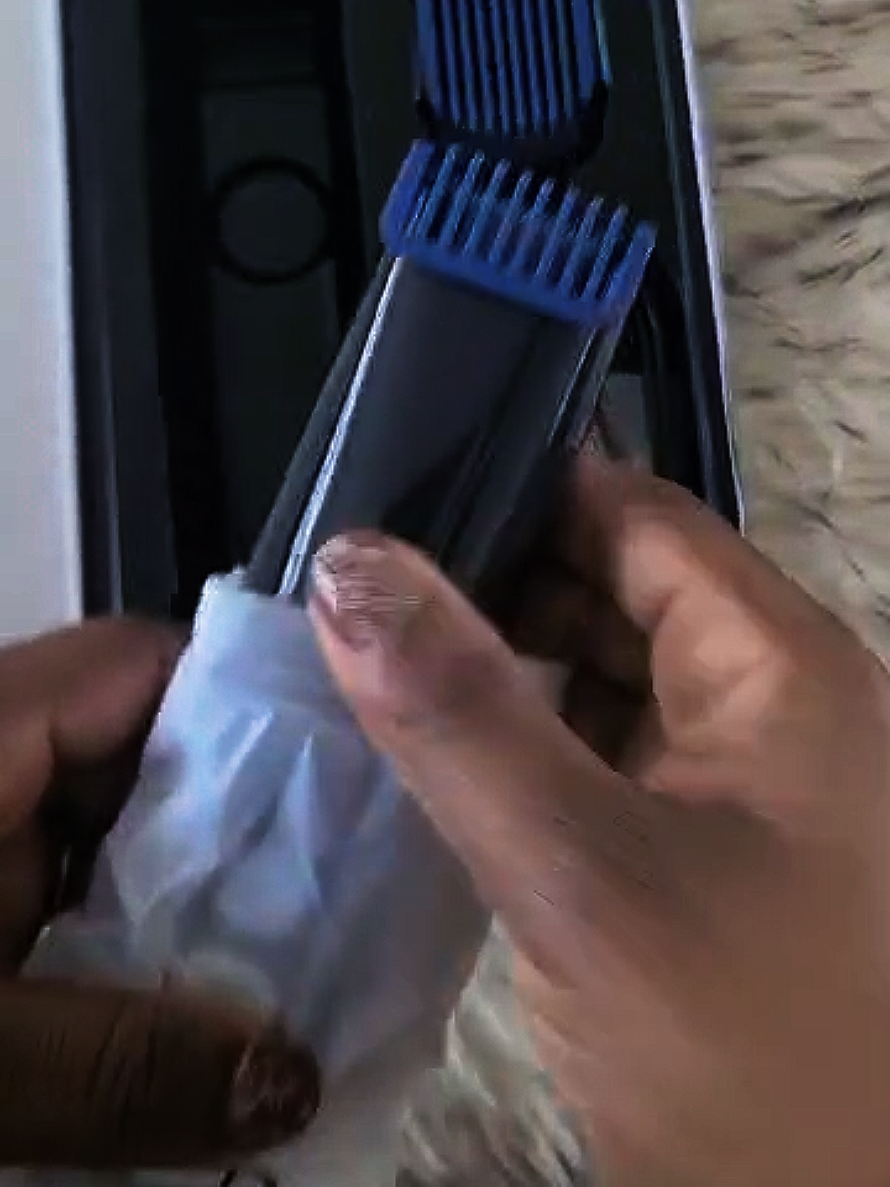 ENSSU Vacuum Men's Beard Trimmer & Professional Body Groomer • Auto Hair Suction | LED Power Display | USB Charging • For Beard, Chest & Full Body Hair - Skin-Friendly Design • Includes 2 Guard Combs#tiktokshopcreatorpicks #greenish #tiktokshop #trimmer