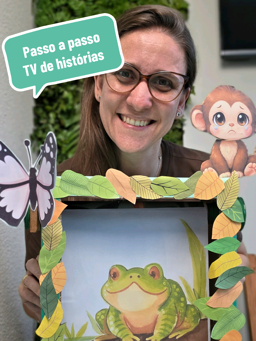 Olha essa ideia criativa com uma simples caixa 📺✨ Uma “TV de histórias” que prende a atenção das crianças e deixa a leitura muito mais divertida! 💛 📦 Medidas da caixa: 35 cm (comprimento) 25 cm (largura) 17 cm (altura) Perfeita para professores, terapeutas e famílias que amam aprender brincando! Salva essa ideia pra testar depois 🥰 #educacaoinfantil #historiainfantil #ideiascriativas #aprendendobrincando #professorescriativos