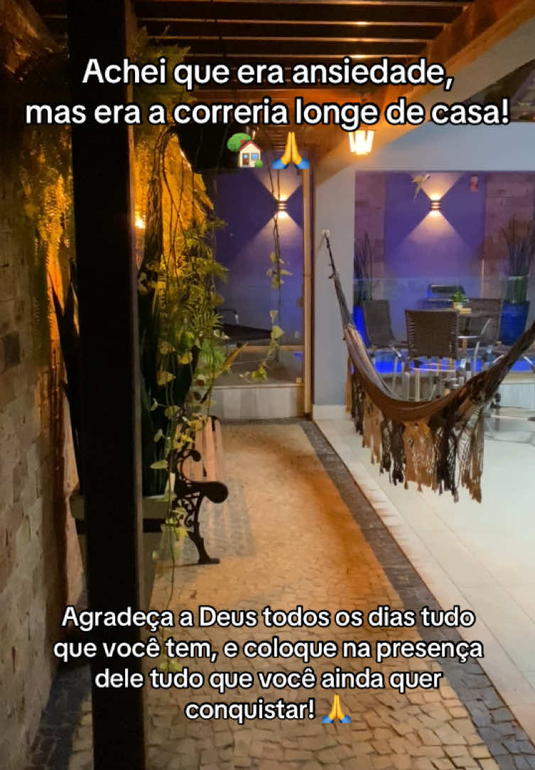 Abençoado seja o seu lar! 🏡  Agradeça a Deus todos os dias tudo que você tem, e coloque na presença dele tudo que você ainda quer conquistar! 🙏 #Deus #tiktokshop #piscinaemcasa #pergolado #varandagourmet 