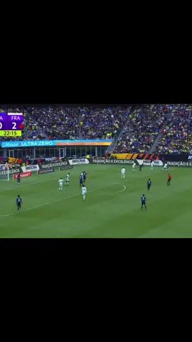 🇧🇷 Torcida puxa coro para Neymar em jogo contra a França  Durante o amistoso desta quinta-feira (26), entre Brasil e França, a torcida brasileira voltou a cantar: “Olé, olé, olé, olá, Neymar, Neymar”, mesmo com o craque fora de campo. 📌 O contexto do jogo: 	•	A partida aconteceu nos Estados Unidos, como parte da Data FIFA 	•	O técnico Carlo Ancelotti não convocou Neymar para os amistosos   	•	Ainda assim, o nome do jogador foi lembrado pela torcida durante o jogo 📌 O que isso mostra: 	•	✔️ Neymar continua sendo referência para a torcida brasileira 	•	✔️ Mesmo fora da Seleção, ainda tem forte apoio popular 	•	✔️ Parte dos torcedores pede sua volta à equipe ⚠️ O momento reforça a pressão e expectativa em torno de um possível retorno do camisa 10 à Seleção, especialmente com a proximidade da Copa do Mundo. Fontes • CNN Brasil • ESPN Brasil • Globo Esporte • UOL As informações foram extraídas de veículos reconhecidos pela credibilidade jornalística, contribuindo para a transparência e combate às fake news. 👉 Acompanhe mais no GT News: seu canal de política e notícias rápidas. ##SeleçãoBrasileira##Neymar##BrasilxFrança##Futebol