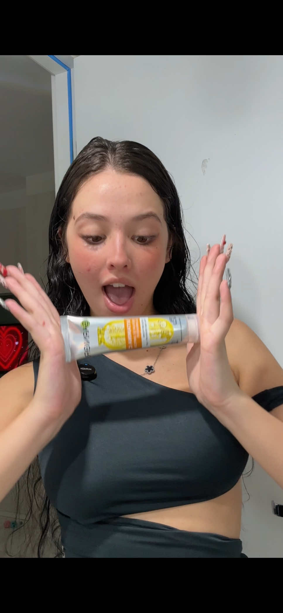 Vitamina C que limpa sem repuxar e já deixa a pele radiante no primeiro uso ✨🍊  @garnierbrasil #LimpezaGarnier 