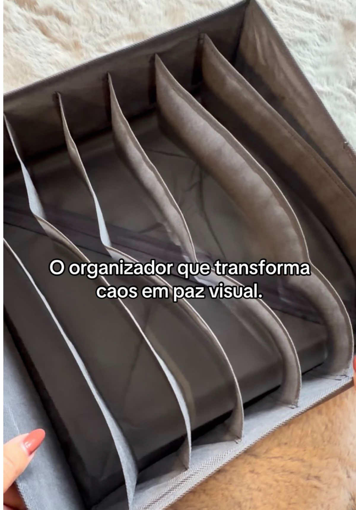 Colmeia organizadora de sutiã é sem dúvida uma ótima opção pra quem gosta da gaveta bem organizada