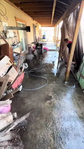 Cleaning my mom‘s back porch #cleaning #clean #CleanTok #cleaningtiktok #fyp 
