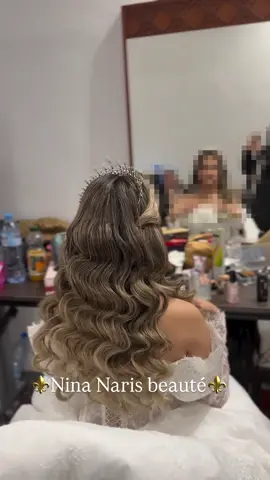 Wavy doux pour une mariée rayonnante en robe blanche 🤍✨ #coiffure #اعراسجزائرية #oran #chignonmariage #robeblanche 