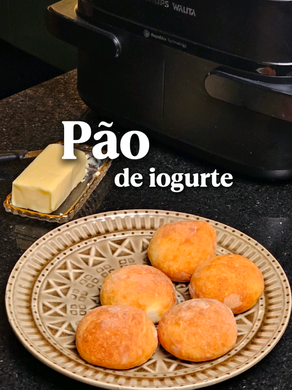 Como fazer um pão fácil?  Farinha, iogurte, sal, açúcar e fermento! Só!  #paofacil #receitadepao #paodeiogurte 