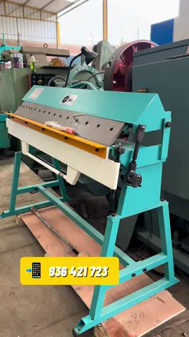 Optimiza tus trabajos en plancha negra de hasta 1.52 mm con la dobladora manual JP MAQ 🔧 Ideal para talleres que buscan eficiencia sin complicaciones 💪 📩 Escríbenos y cotiza la tuya. #DobladoraManual #Metalmecánica #JPMAQ #TallerMetal #EmprendedoresIndustriales