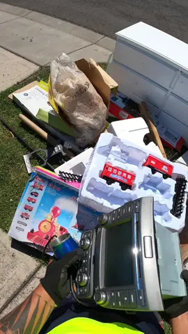 Double subwoofer thrown away on the curb! #free #treasurehunt #asmr #australia #alpine 
