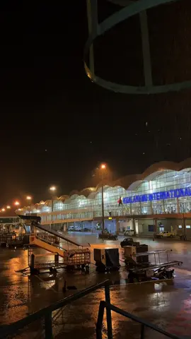 Vibes Kualanamu saat hujan ☔️ #kualanamuairport #airport #bandara #fypシ #rain 