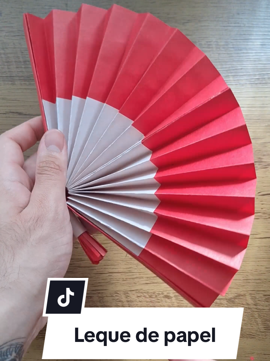 LEQUE DE PAPEL FÁCIL DE FAZER 🪭📄✨ Calor bateu? Então bora resolver isso com um leque de papel feito em casa 👀🔥 Nesse tutorial eu te ensino como fazer um leque de papel super fácil, usando materiais simples e que você provavelmente já tem aí. Rápido, útil e ainda fica bonito 😮‍💨🪭✨ Salva esse vídeo pra fazer depois, comenta “LEQUE” se você quer mais ideias úteis com papel e manda pra quem também tá sofrendo com o calor 📌 #DIY #craft #origami #tutorial  leque de papel | leque diy | leque caseiro | leque fácil | leque barato | como fazer leque | leque artesanal | leque decorativo | diy com papel | artesanato com papel | dobradura de papel | origami fácil | origami útil | origami criativo | papelaria criativa | papelaria diy | papelaria artesanal | papelaria aesthetic | faça você mesmo | faça vc mesmo | diy | diy fácil | diy simples | diy criativo | tutorial diy | projeto fácil | projeto criativo | projeto barato | materiais simples | materiais que você tem em casa | artesanato | artesanal | handmade | craft | crafts | craft ideas | craft tutorial | crafttok | diytok | papertok | criatividade | ideias criativas | creative ideas | processo criativo | inspiração criativa | decoração com papel | decoração diy | decoração fácil | decoração barata | projeto útil | diy útil | ideias úteis | vídeo satisfatório | satisfying diy | oddly satisfying | tiktok diy | tiktok brasil | aprender no tiktok | learn on tiktok | conteúdo criativo | conteúdo educativo | viral diy | trending diy | trend tiktok | for you | for you page | para você | fyp | explore | discover | diy rápido | diy simples e rápido | diy com uma folha | diy fácil com papel | artesanato fácil 📄🪭✨ #creatorsearchinsights 