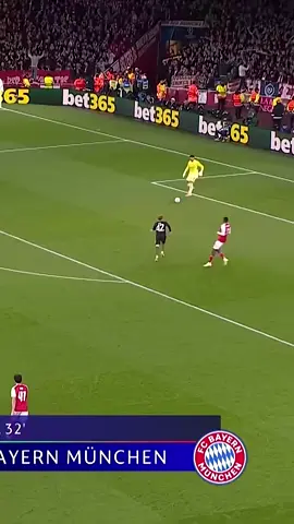 PERFECT DAVID RAYA PASS! 