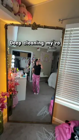 Vanity time pt 1 😘🌸 #fyp #trend #cleaning #declutter #organize 