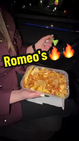 Have any of you guys tried @Romeostakeaway before in Derry/Londerry? This is one of our favourite spots to eat down here. We went to Jordan O’Keefe's concert and had no dinner. So we thought we needed a Romeo's! #takeaway #chickenbox #Pasta #streetfood #fyp @kerriscollection @Viva  Benidorm 
