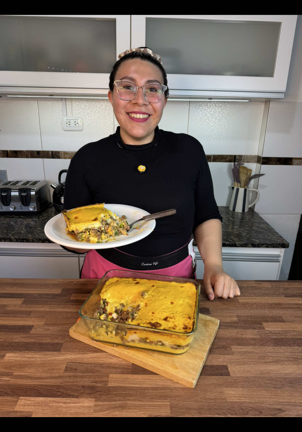 Hoy junto a @carneargentina.ipcva te traemos este tremendo pastel de choclo relleno de carne 😍 Ingredientes crema de choclo: Choclo en granos 800gr  Maicena 1 cucharada sopera Leche 250ml Sal 1 cdita  1 huevo  Relleno de carne: Carne picada 500gr 3 cebollas grandes  1 morron rojo  Sal, pimienta, comino y pimentón dulce a gusto  Cebolla de verdeo 200gr (la parte verde) 3 huevos hervido  Queso cremoso 250gr  #comida #pasteldechoclo #cocinacasera 