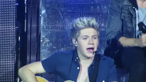 Niallllll #onedirection #niallhoran #littlethings #fyp #live  Niall Horan - Harry Styles - Liam Payne - Louis Tomlinson - Zayn Malik - One Direction - 1D - Song - Little Things - Take Me Home - Album - 2012 - Era - Take Me Home Tour - 2013 - Frat Boy - Sweden - Live - performance - Concert - Fan View - Directioner - Crowd - Nostalgia - 4k - Video - Screams - Front Row 