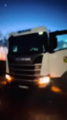 Una cosa de locos 🤍🤣#pasionporlasmulas💯😎🚛🔊 #soloexotiqueo🍓🔥 #scaniatruck #amorporloscamiones🚚❤️ #derramandoestilo @pollotrucker @PIPE   @MR🩷 @𝔹𝕣𝕒𝕪𝕒𝕟-𝕆𝕣𝕥𝕚𝕫 @Fortruck Exposition @JUANCHOARIZA🐐🏎️ @Tatu 