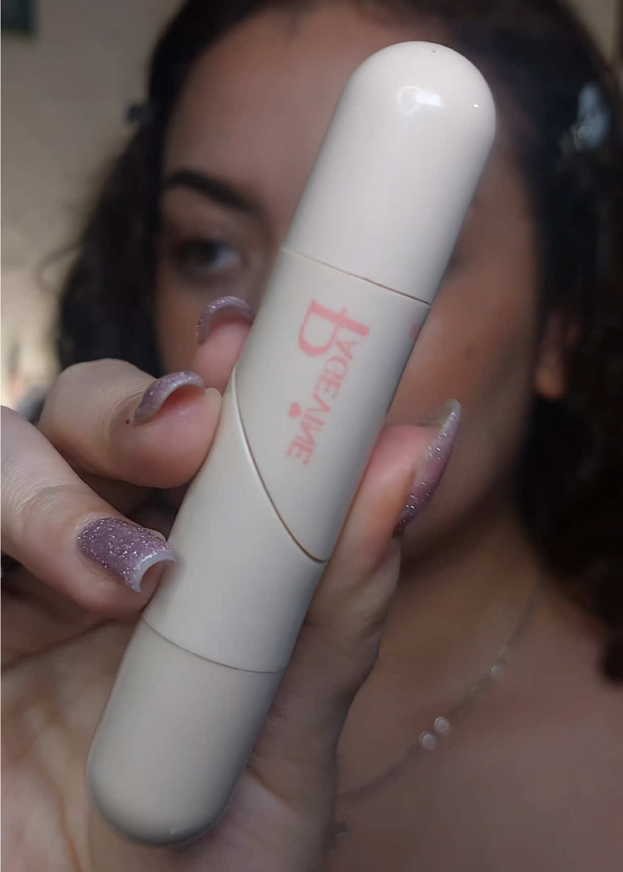 Tampoco te delineas porque siempre te queda chueco? Esta es la solución😌 #theunikcosmetic @THE UNIK COSMETIC-Kelly #mua #beautytips #makeup #beauty 