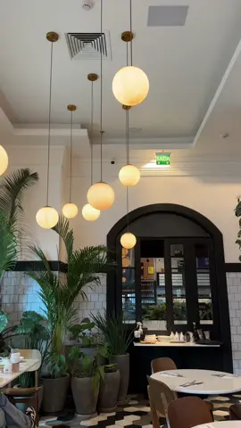 Um sábado comigo em Porto Alegre, no Barra ⭐️ 🍴 Eat Kitchen: o almoço foi no meu restaurante favorito! dessa vez, inovei na escolha dos pratos e fui muito surpreendida  🍿 Cinemark: perfeito pra um sábado tranquilo entre amigas 🌮 El Guerrero: eu sou uma pessoa que tem desejo de comida mexicana - e o El Guerrero matou esse desejo da melhor forma possível #restaurante #reviewdecomida #dicasportoalegre 