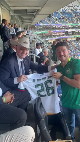 Arrancamos con el primer partido de repechaje entre Bolivia y Surinam en el palco con mi compadre Gianni Infantino, presidente de la @FIFA World Cup @FWC26™ Monterrey 🏆⚽️, a quien le dimos su propio sombrero HECHO EN NUEVO LEÓN. ¡Bienvenido al MUNDIAL MÁS NORTEÑO, compadre! ¡Arráncate! ⚽️🤠🦁👊🏻 #fifaworldcup #WeAre26 #playoffs #bolivia #surinam    
