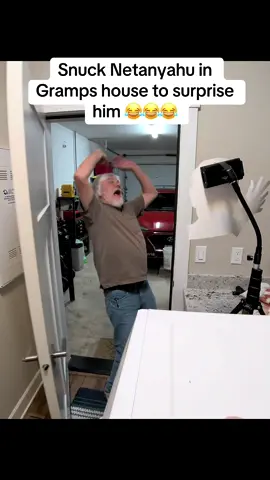 He’s still recovering from this #scareprank #grandpa #fyp #funnyvideo #viral 