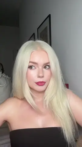 who’s my carbon copy? #blondehair #blonde #hairtok 