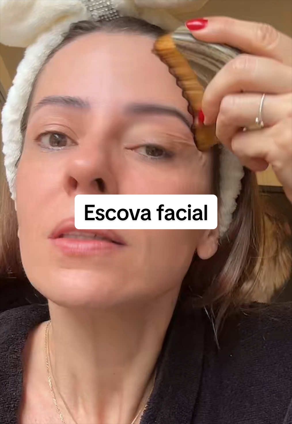 Com poucos minutinhos por dia, seu rosto mais definido 💆🏻‍♀️🤩#creatorsearchinsights #skincare #drenagemlinfatica #belezanatural #escovafacial 