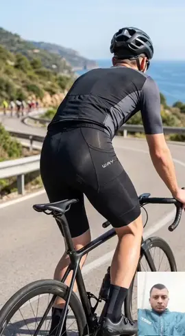 Esta peça de vestuário é uma #bermudadeciclismo masculina da marca WAY, projetada especificamente para oferecer conforto e desempenho durante #pedaladas. 