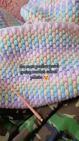 I'm absolutely in love with these sweet pastel candy colours 😍🍭 #crochet #crochetblanket 